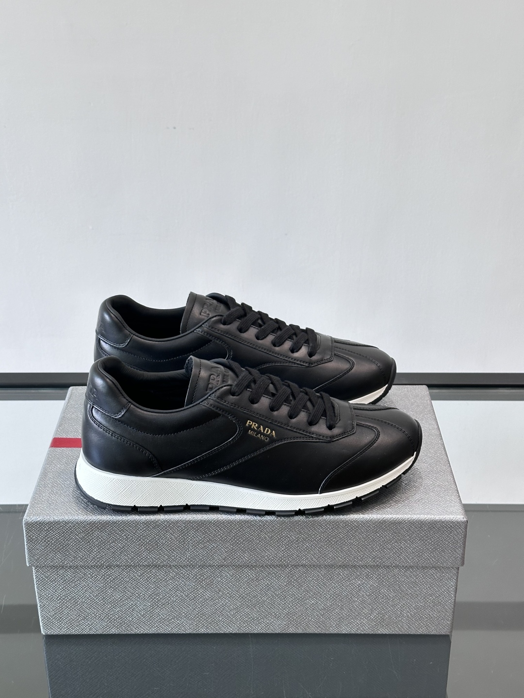 프라다 스니커즈 