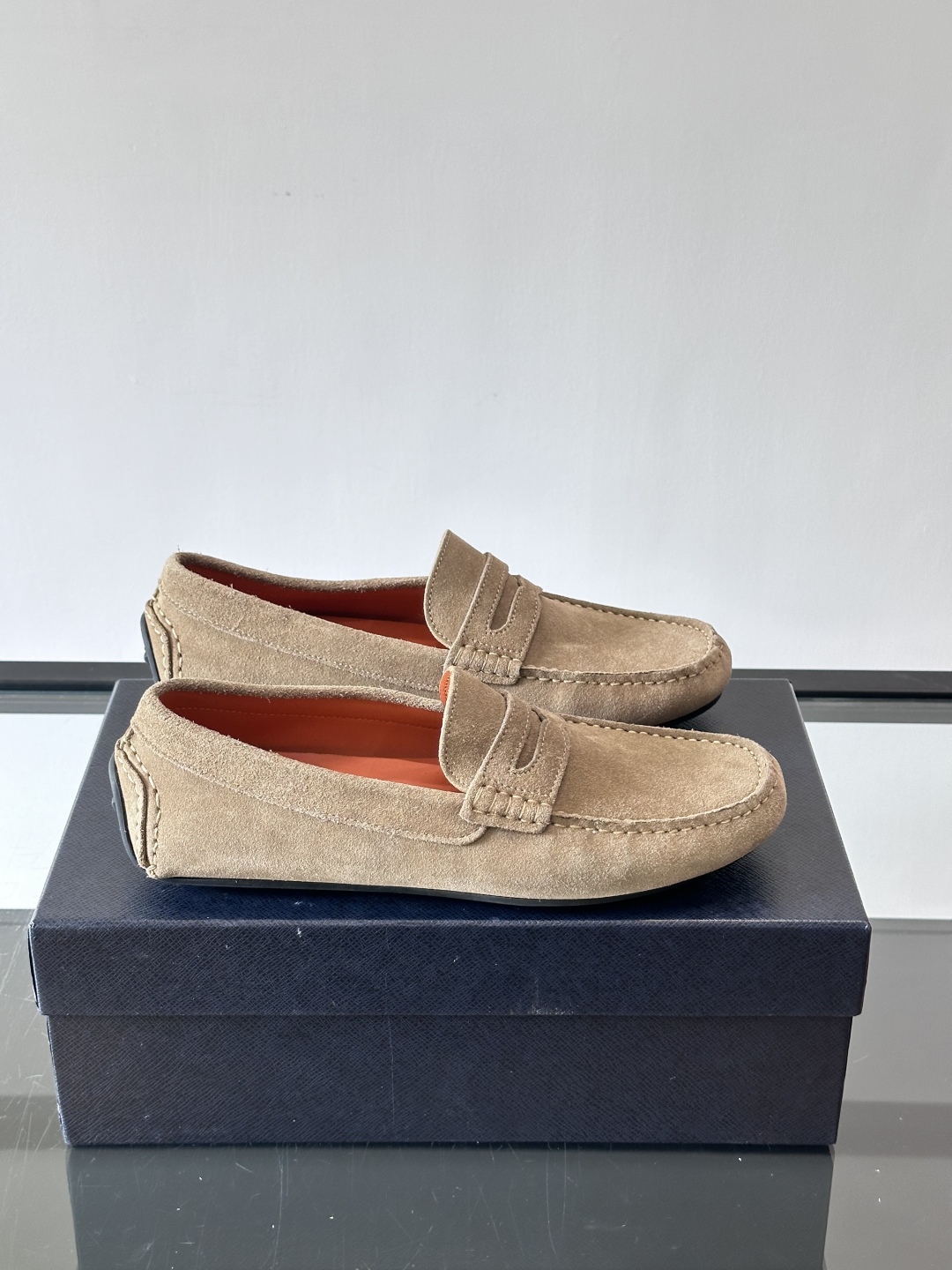 프라다 남성 스웨이드 로퍼 