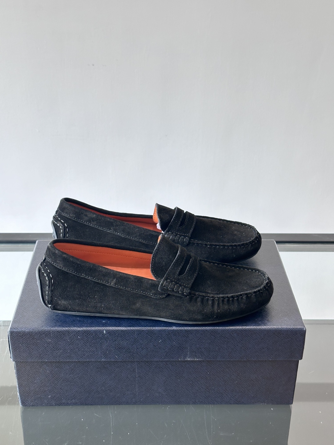 프라다 남성 스웨이드 로퍼 