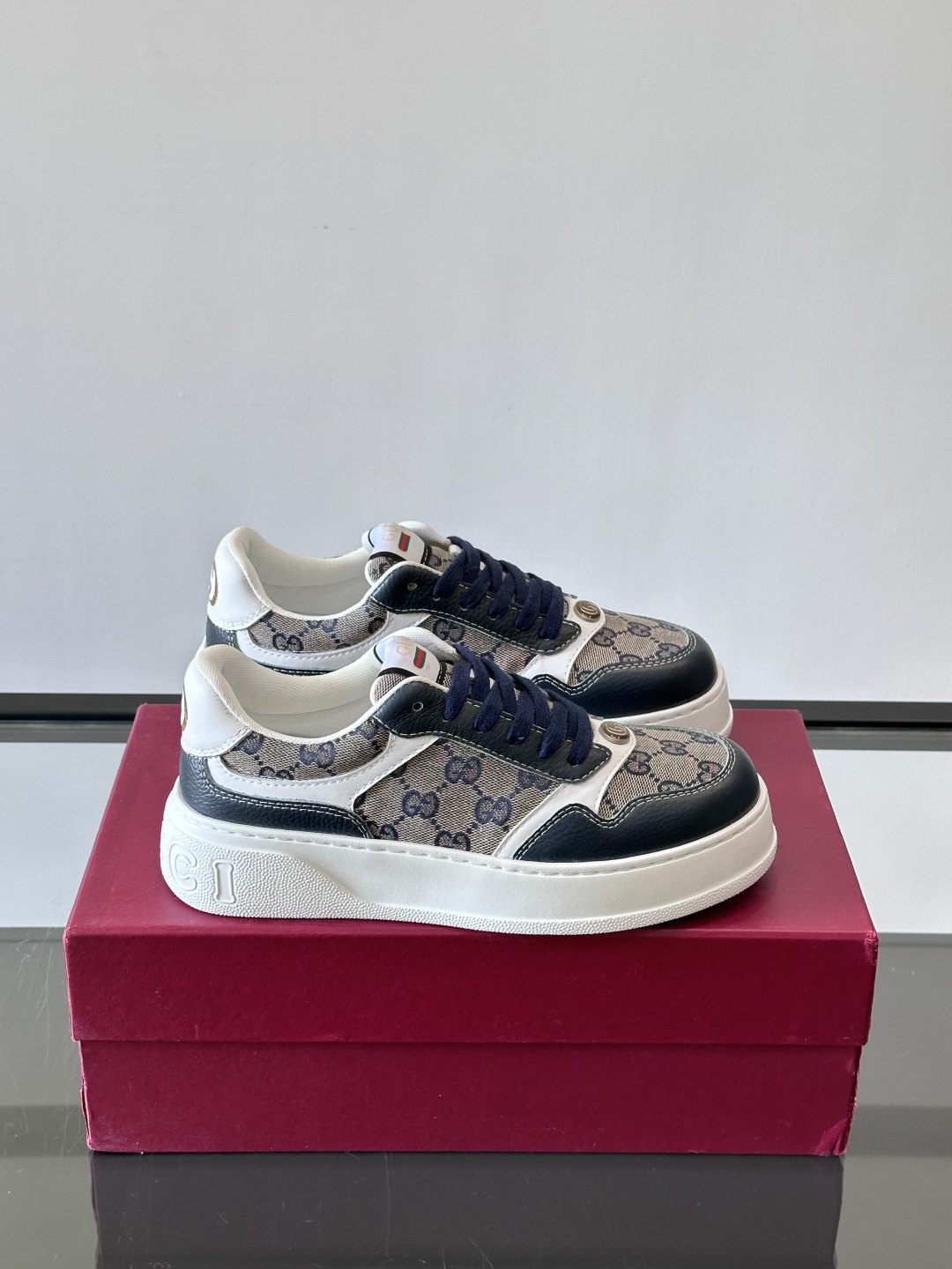 구찌 GG 리웹 스니커즈 