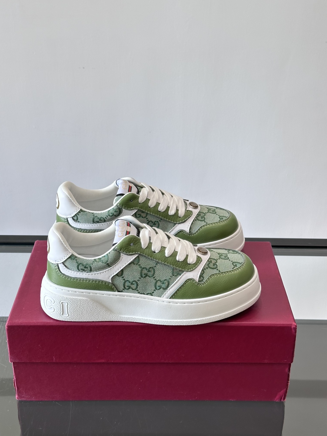 구찌 GG 리웹 스니커즈 
