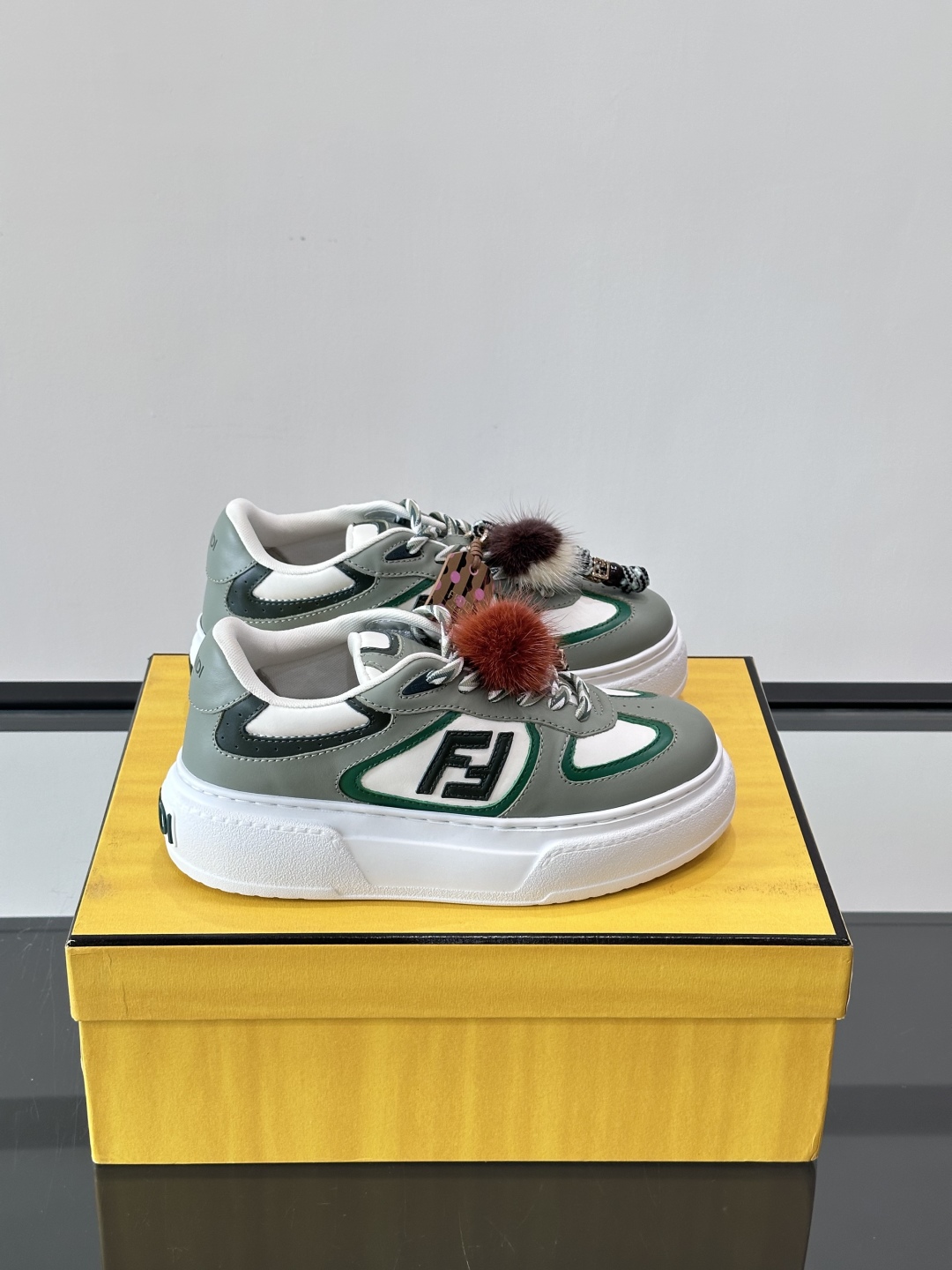 펜디 매치 가죽 그린 스니커즈 