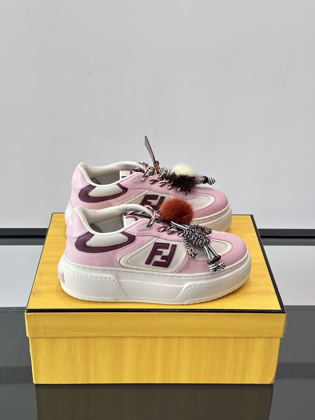 펜디 매치 가죽 핑크 스니커즈 