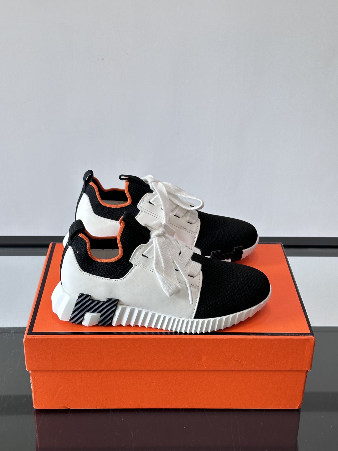 에르메스 디파트 스니커즈 카프스킨 누아 블랑 