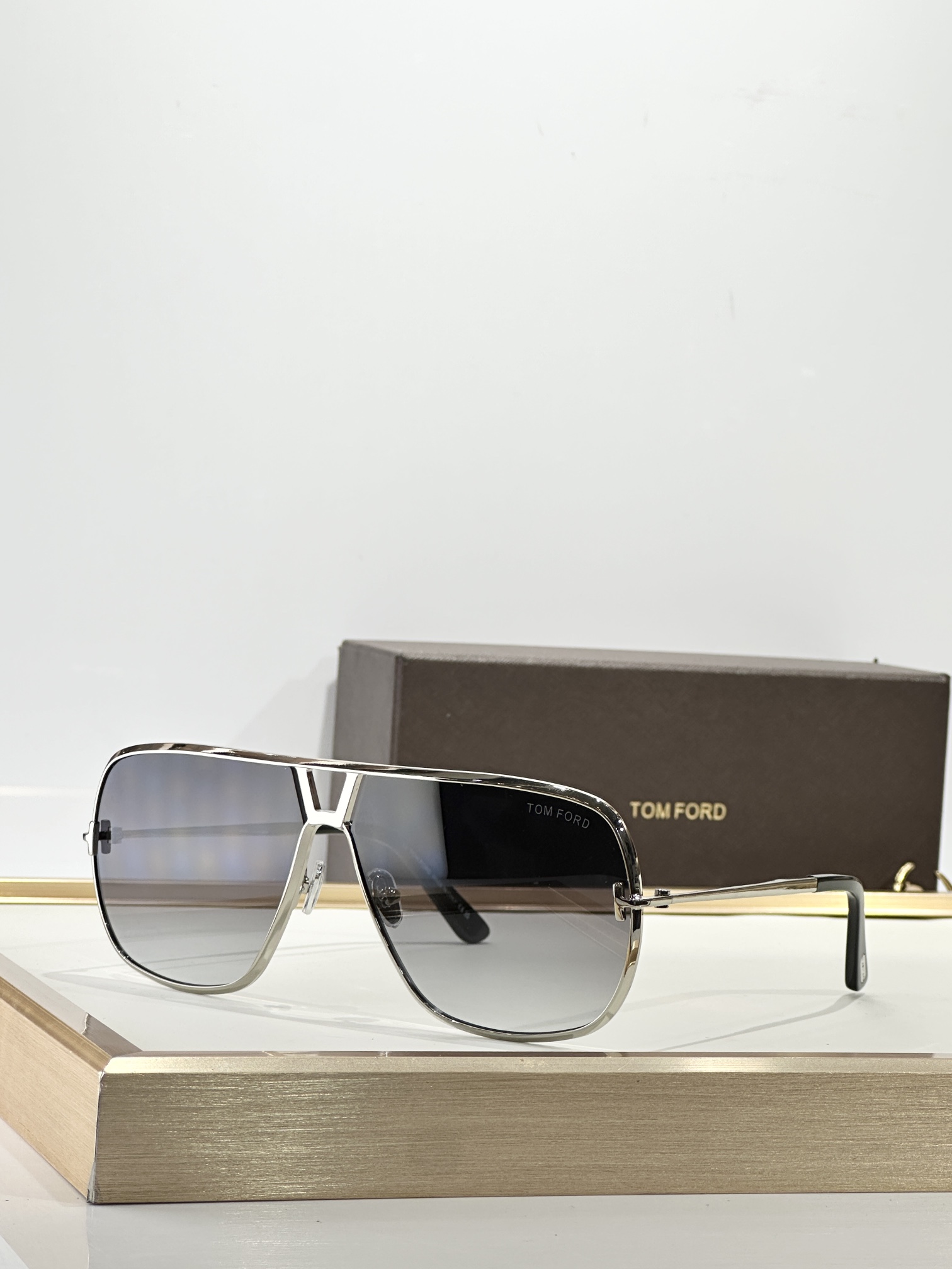 톰 포드 스타브로스 선글라스 TF1204