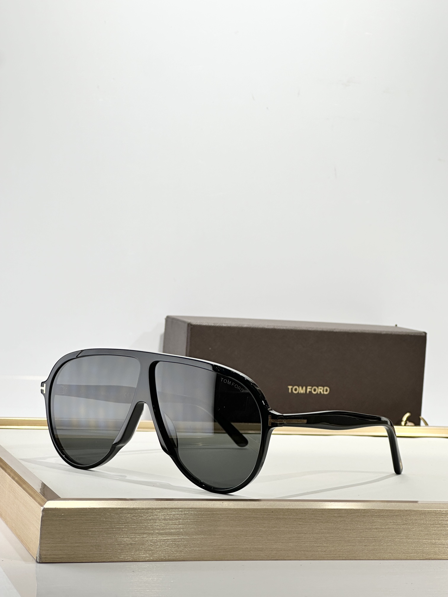 톰 포드 블라디미르 선글라스 FT1211