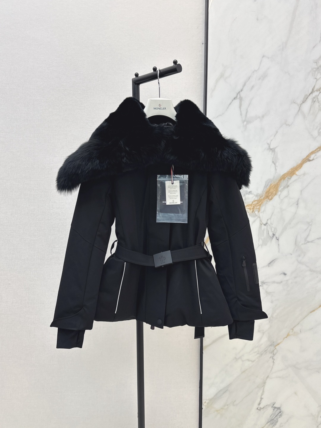 몽클레어 그레노블 폭스퍼 숏패딩 블랙