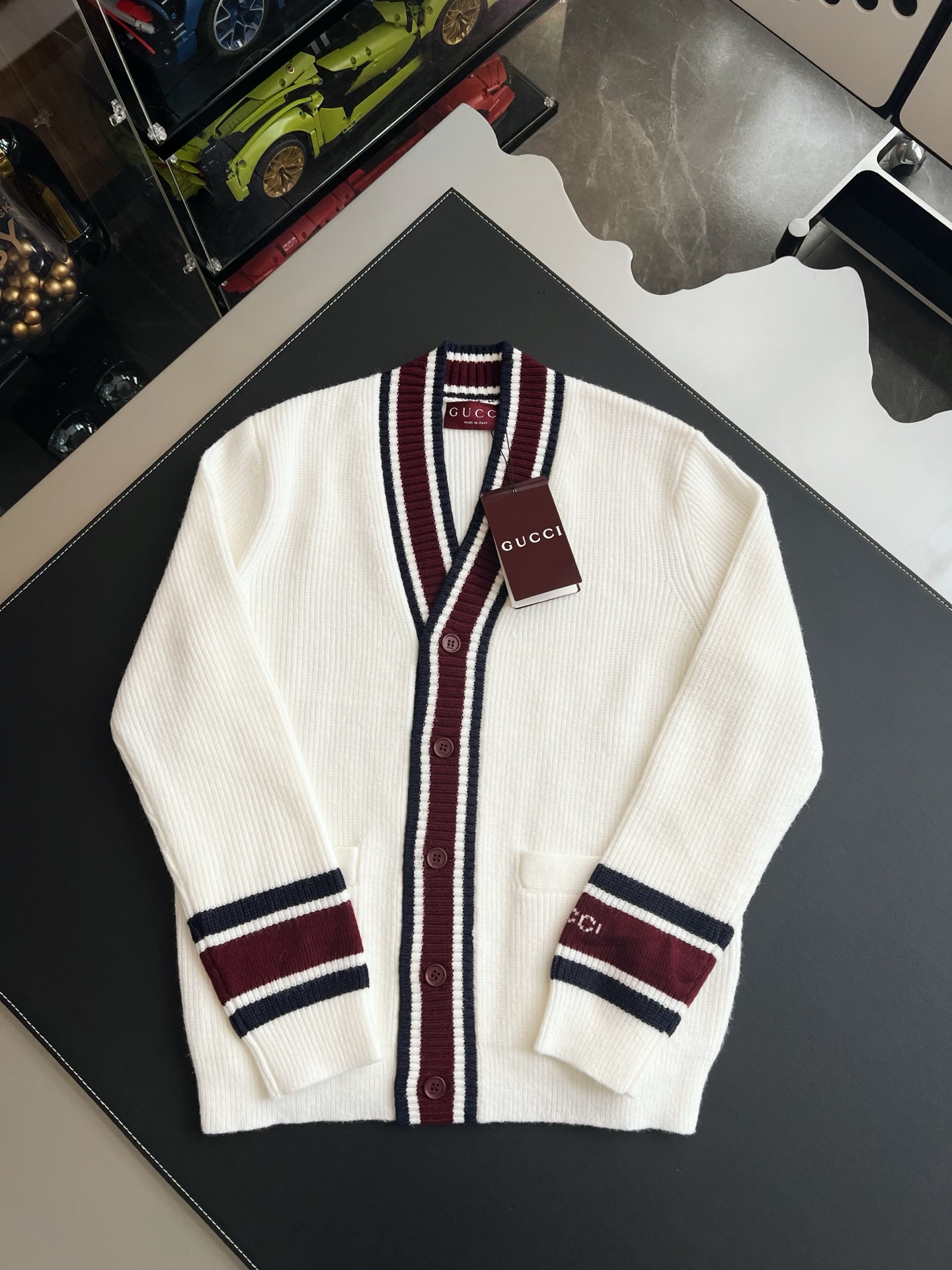 구찌 울 니트 가디건 화이트