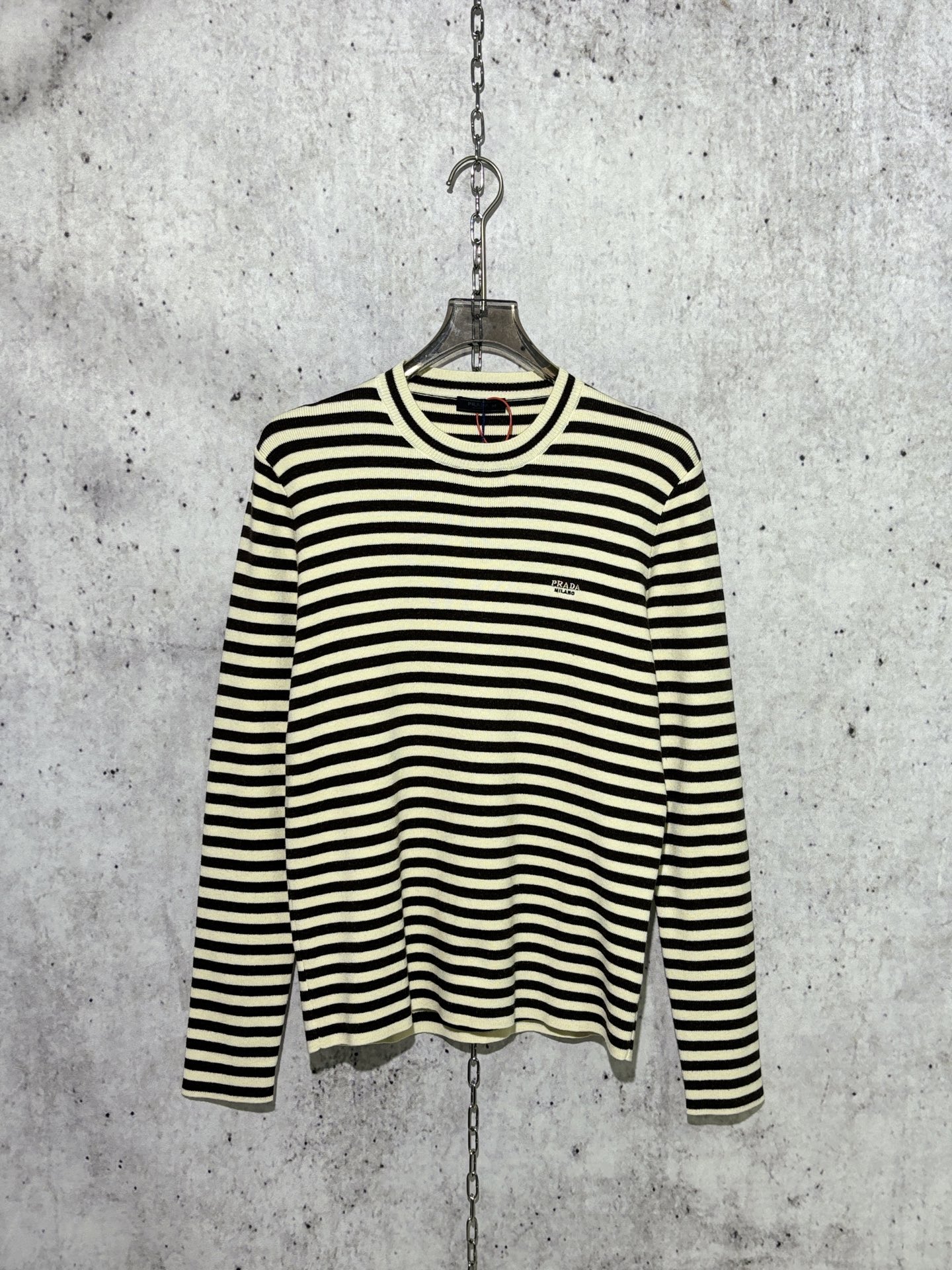 프라다 스트라이트 긴팔 니트 화이트