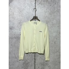 미우미우 모노그램 자카드 단색 단추 가디건 화이트