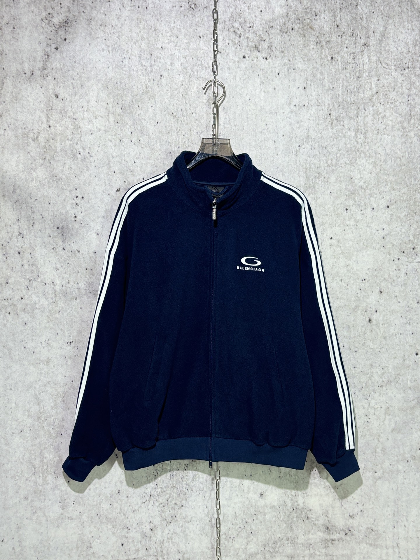 발렌시아가 하이넥 오버핏 플리스 자켓 네이비