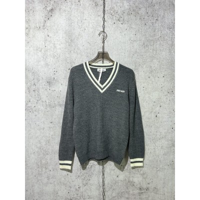 미우미우 베이직 브이넥 니트 그레이