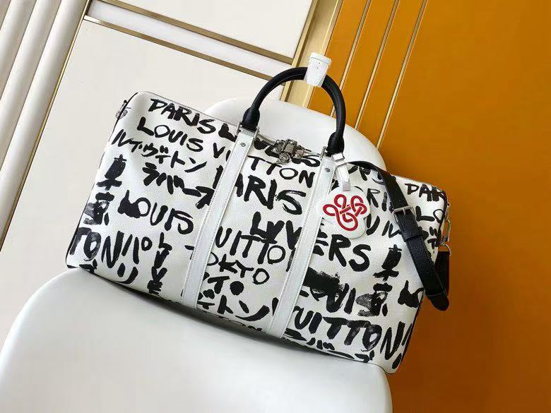 루이비통 킵올 반둘리에 50 블랙 화이트