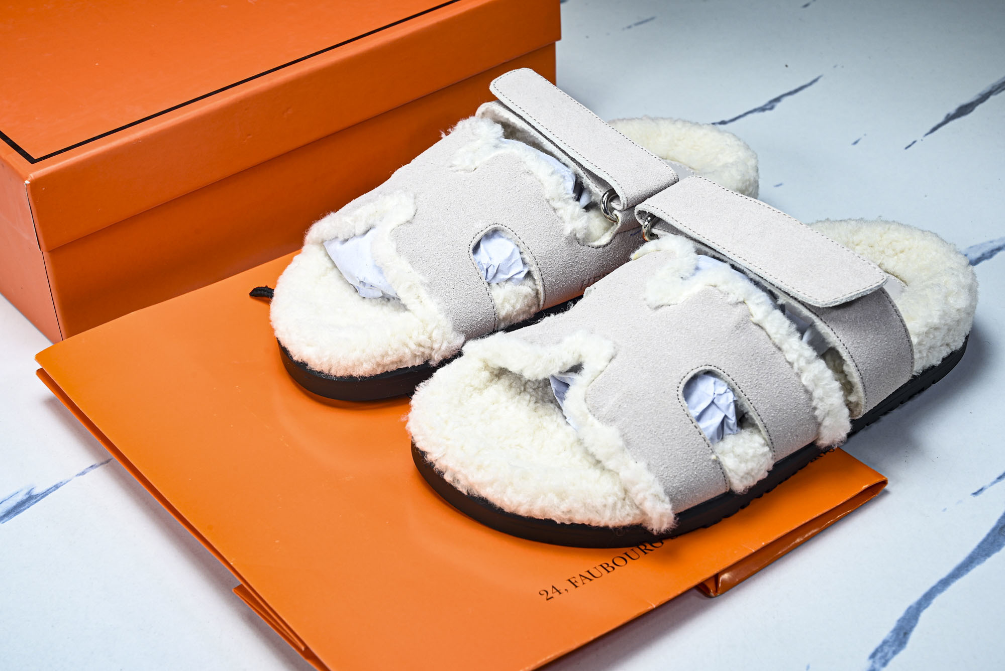 에르메스 시프레 시어링 샌들 화이트