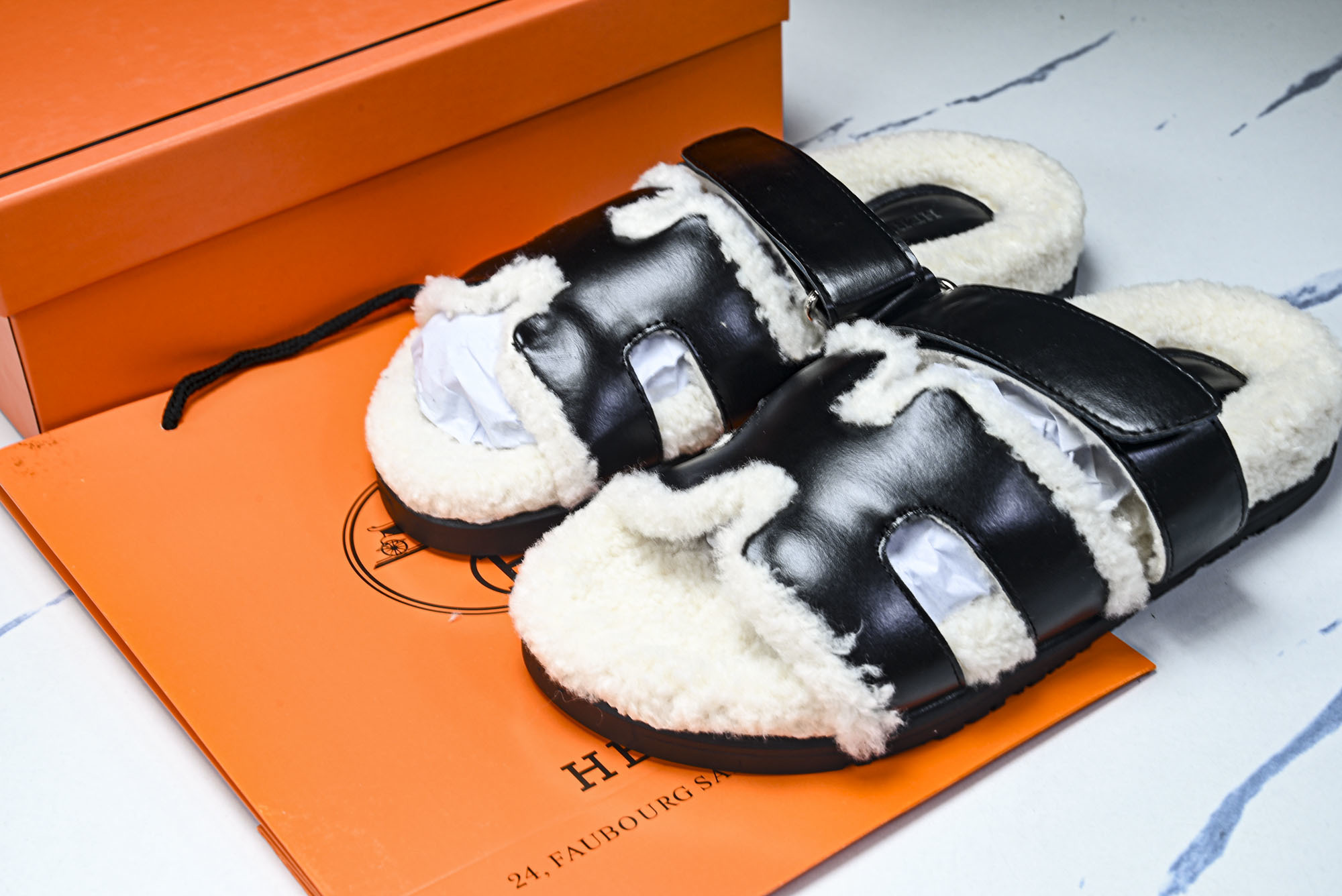 에르메스 시프레 시어링 샌들 블랙