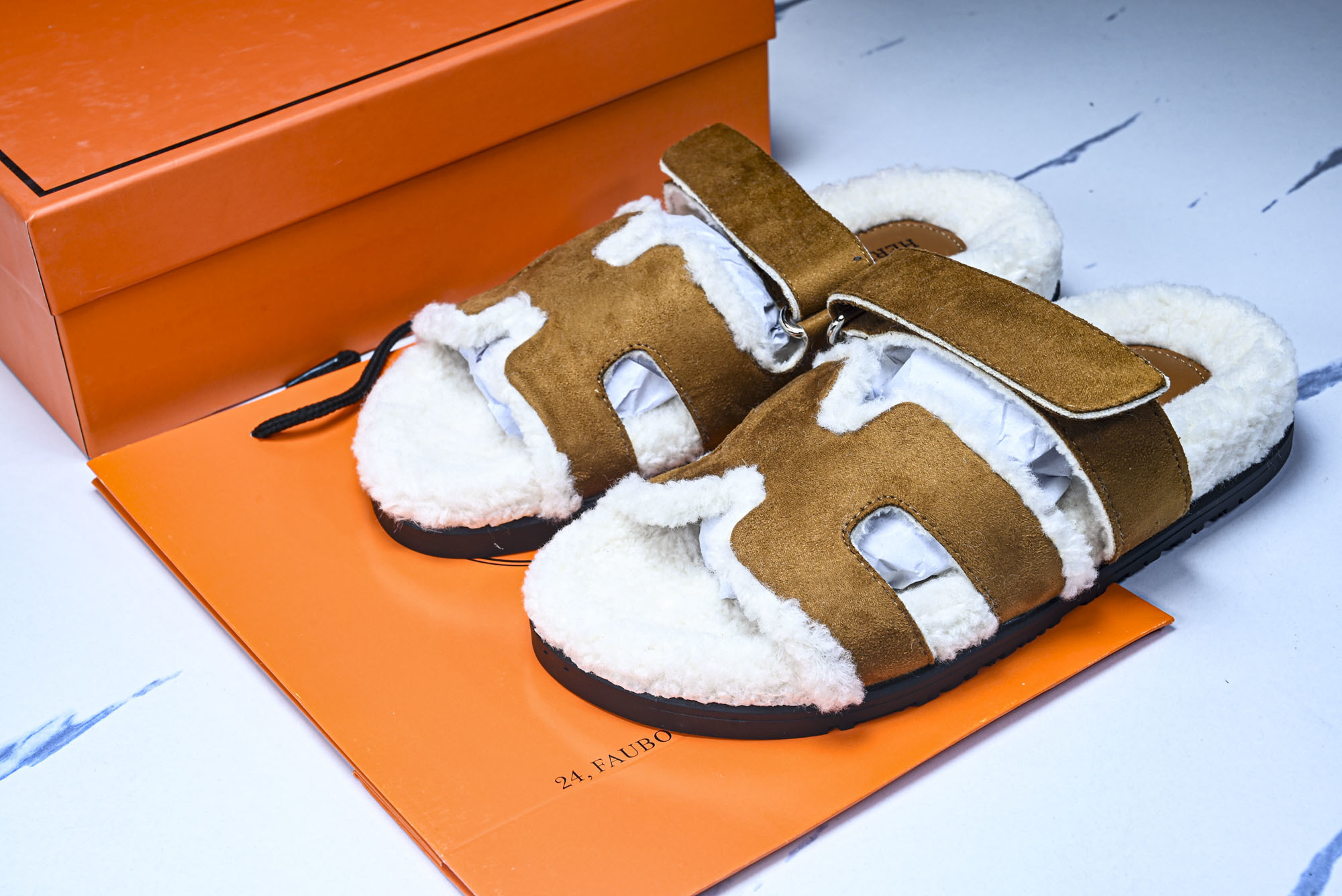 에르메스 시프레 시어링 샌들 브라운