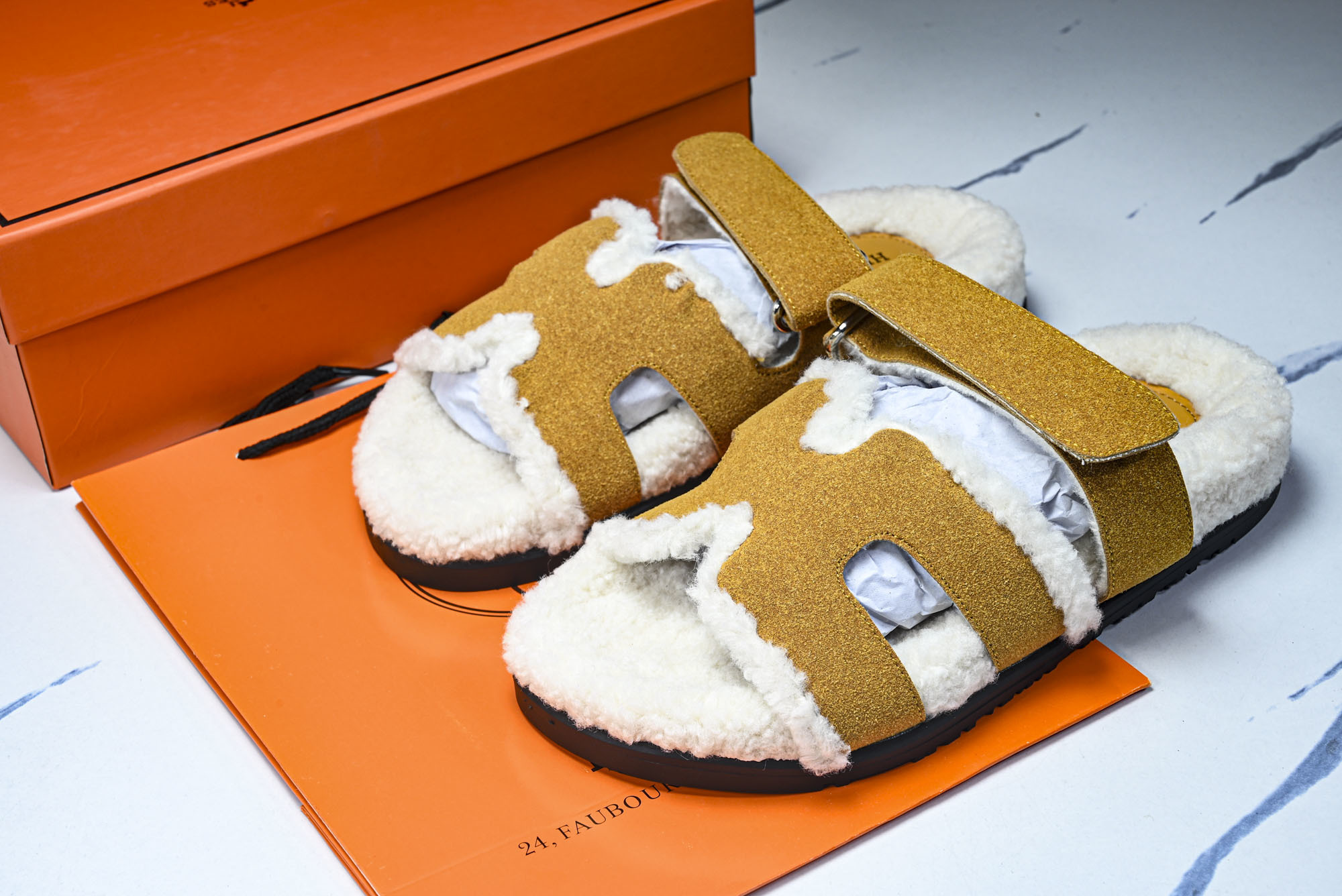 에르메스 시프레 시어링 샌들 브라운에크루