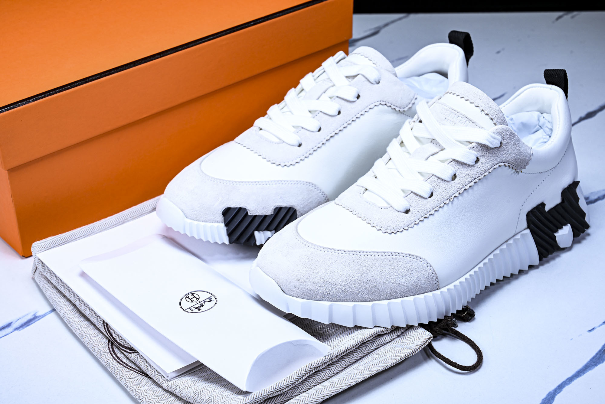 에르메스 바운싱 스니커즈 고트스킨 스웨이드 화이트 블랙