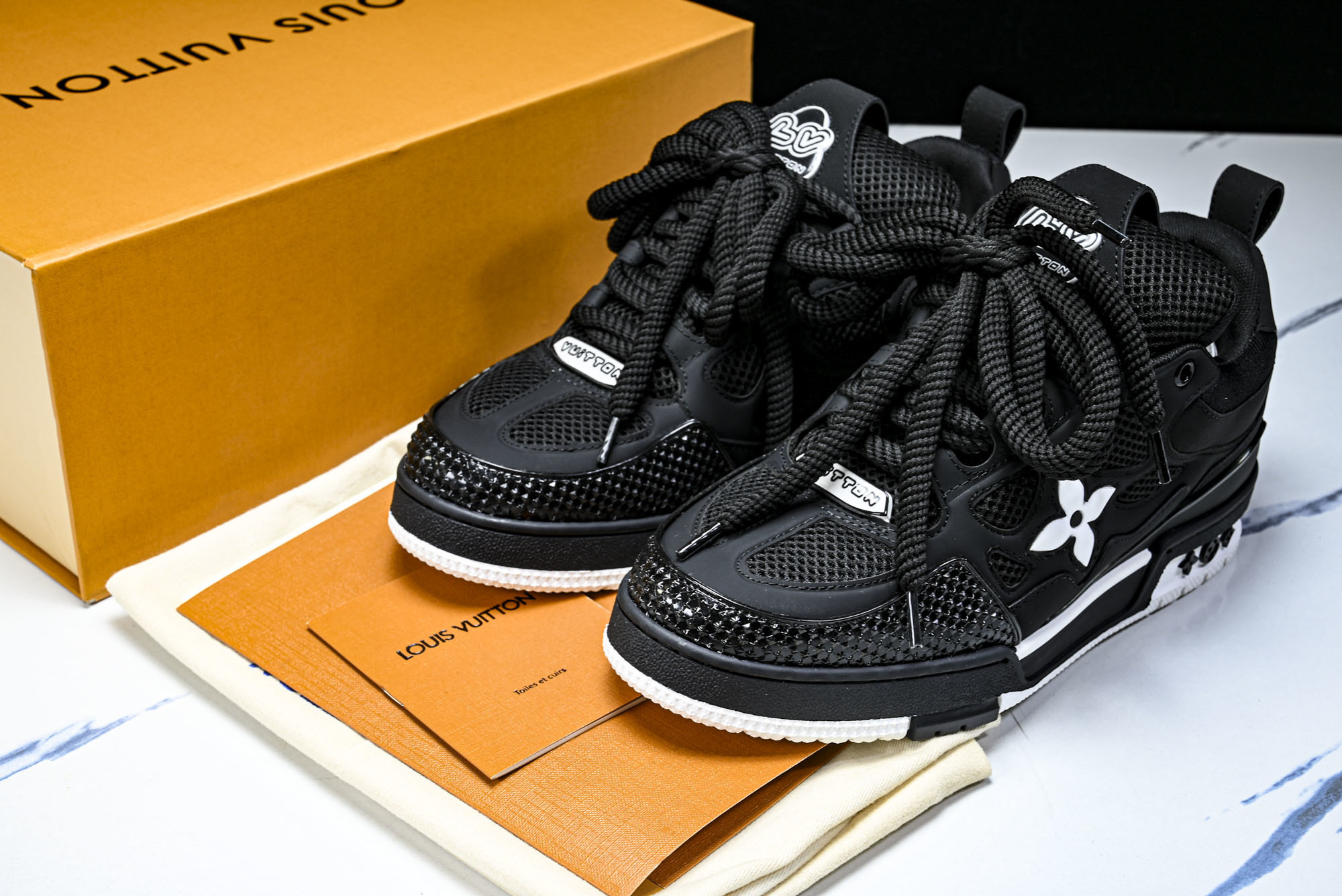 [V8] 루이비통 스케이트 메쉬 스니커즈 블랙