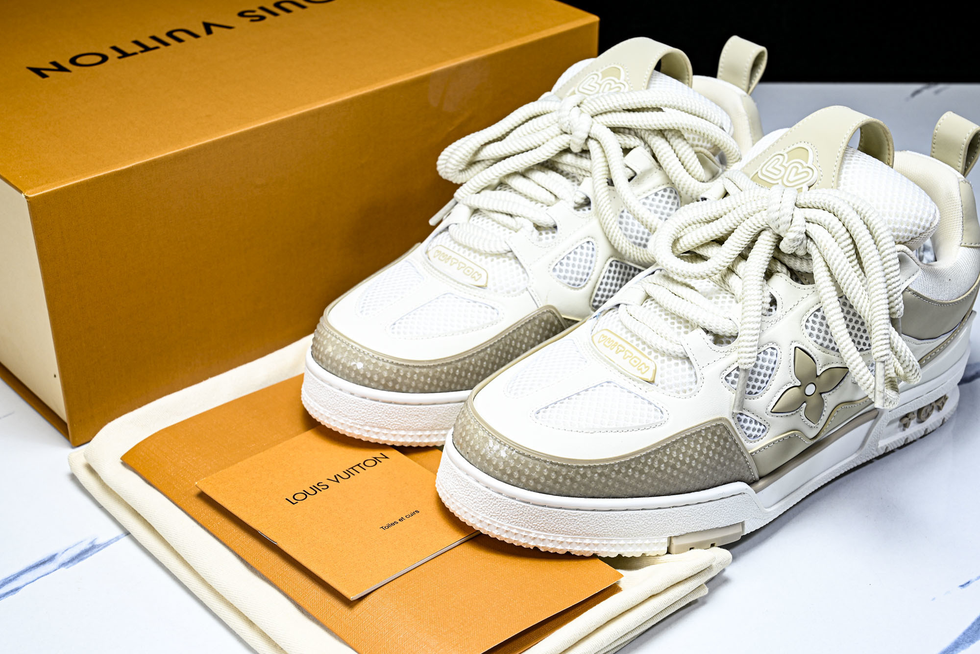 [V8] 루이비통 스케이트 메쉬 스니커즈 화이트 브라운