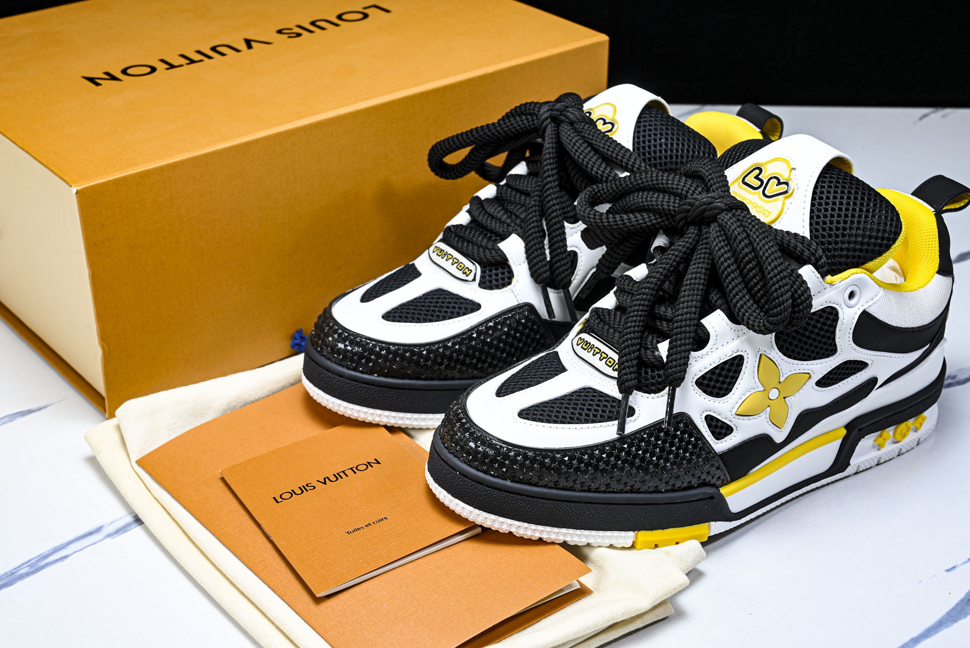 [V8] 루이비통 스케이트 메쉬 스니커즈 블랙 화이트 옐로우