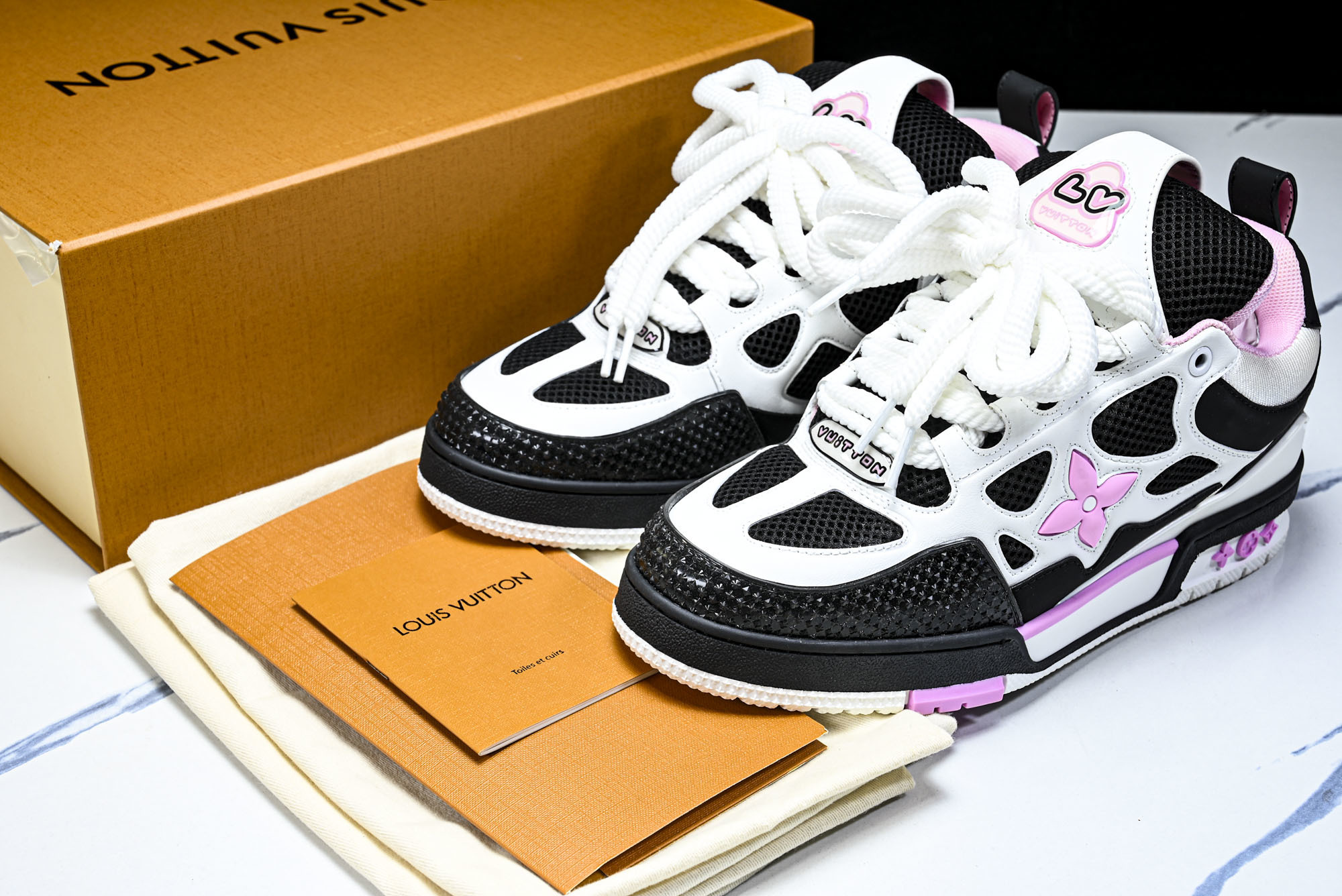 [V8] 루이비통 스케이트 메쉬 스니커즈 블랙 화이트 핑크