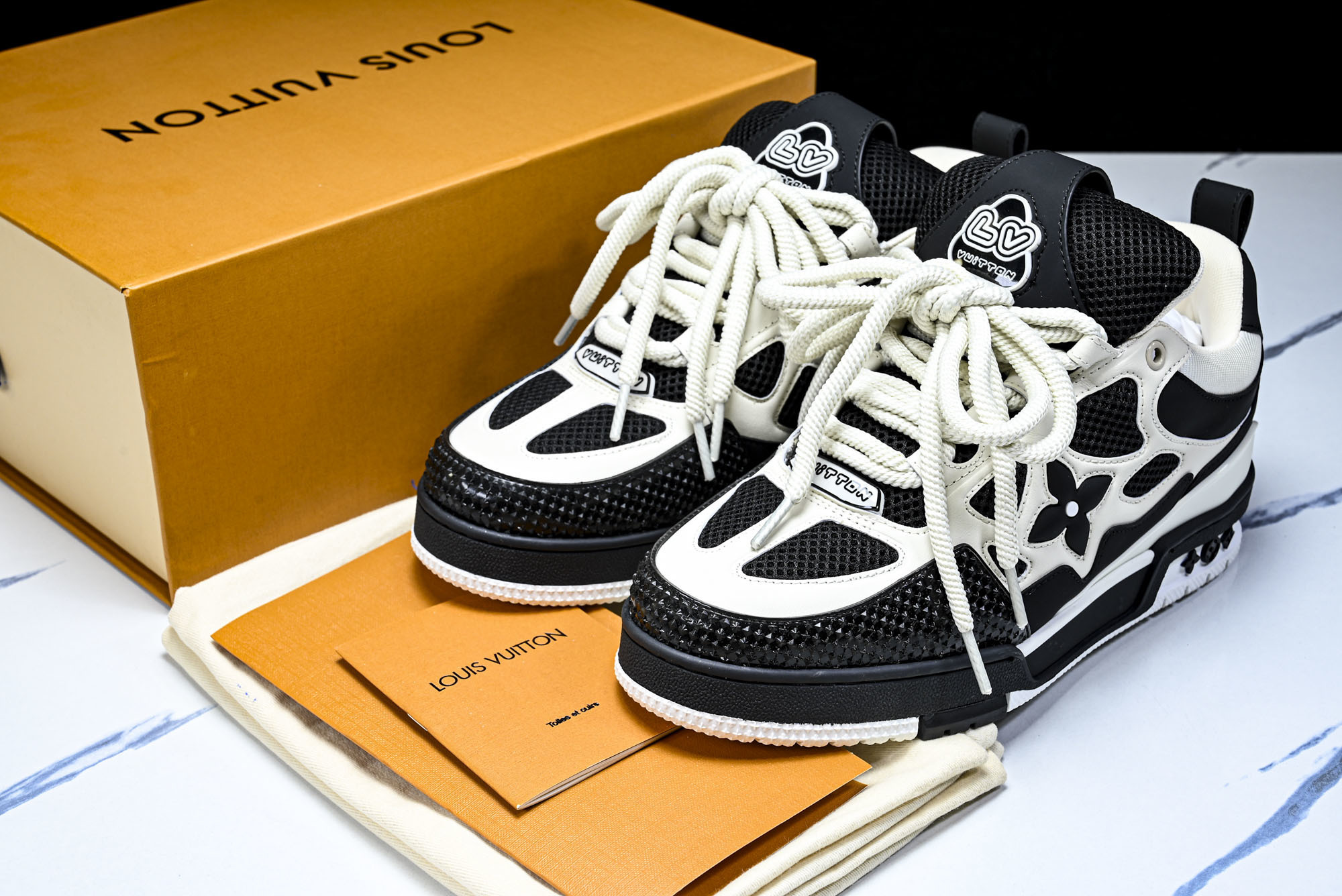 [V8] 루이비통 스케이트 메쉬 스니커즈 블랙 화이트