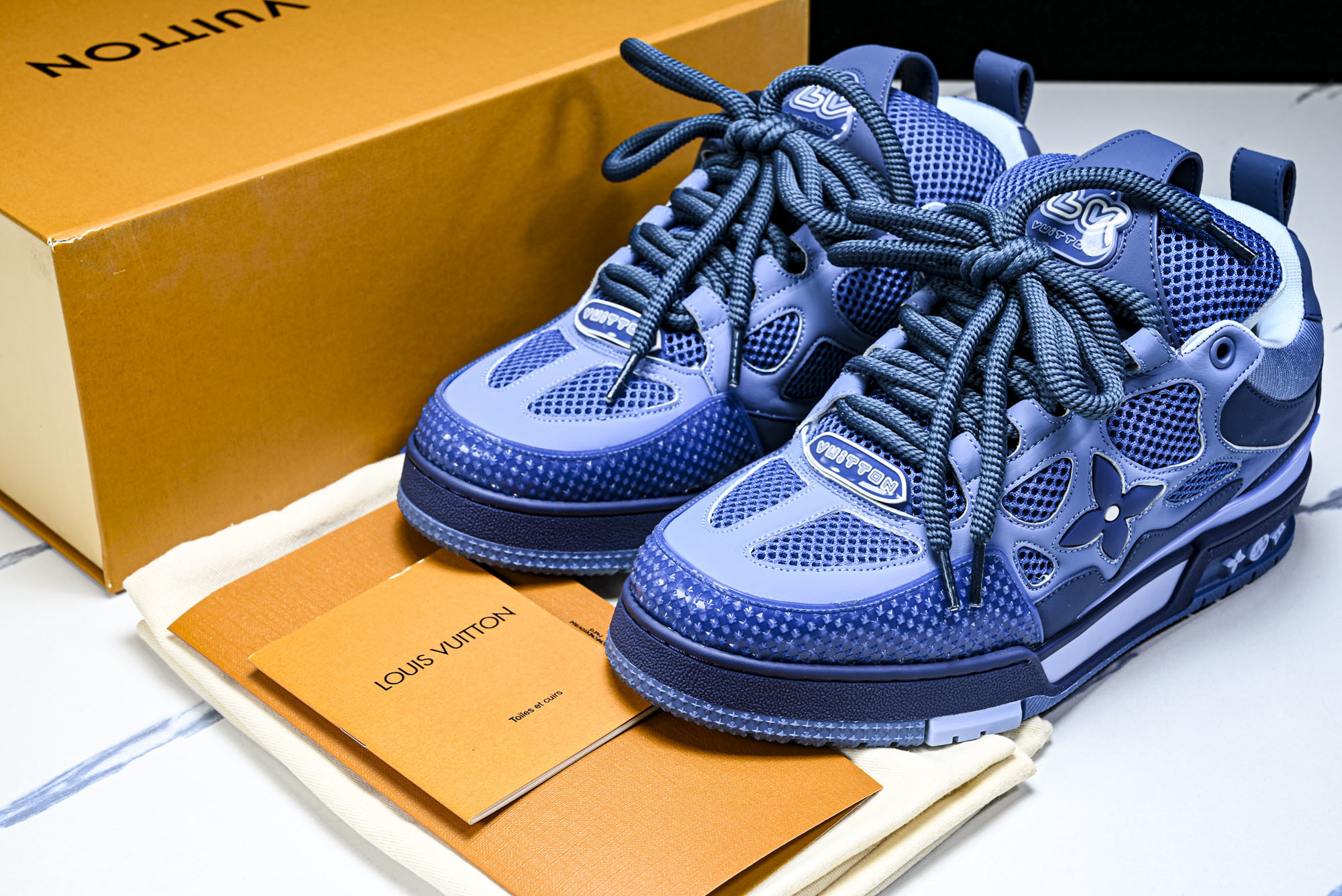 [V8] 루이비통 스케이트 메쉬 스니커즈 블루