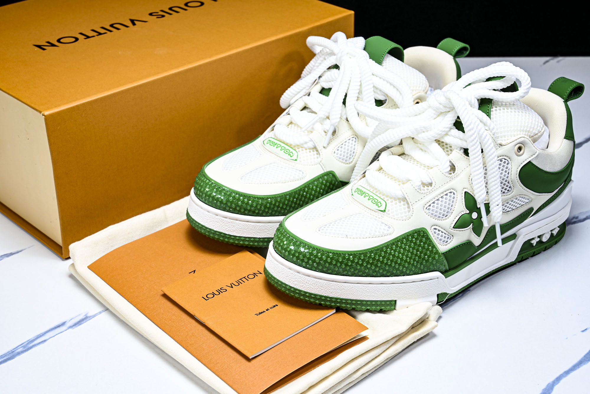 [V8] 루이비통 스케이트 메쉬 스니커즈 화이트 그린