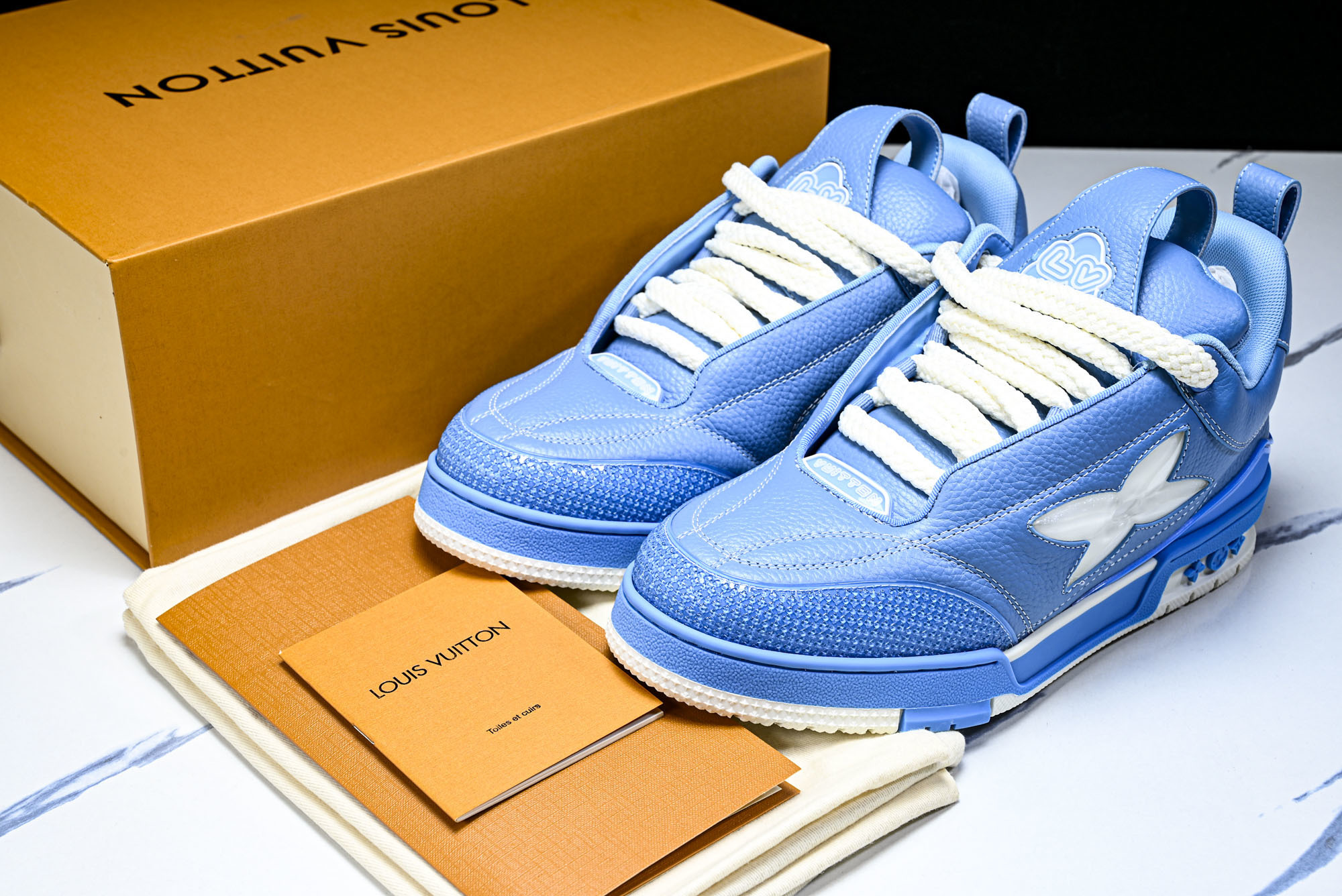 [V8] 루이비통 스케이트 트레이너 스니커즈 스카이