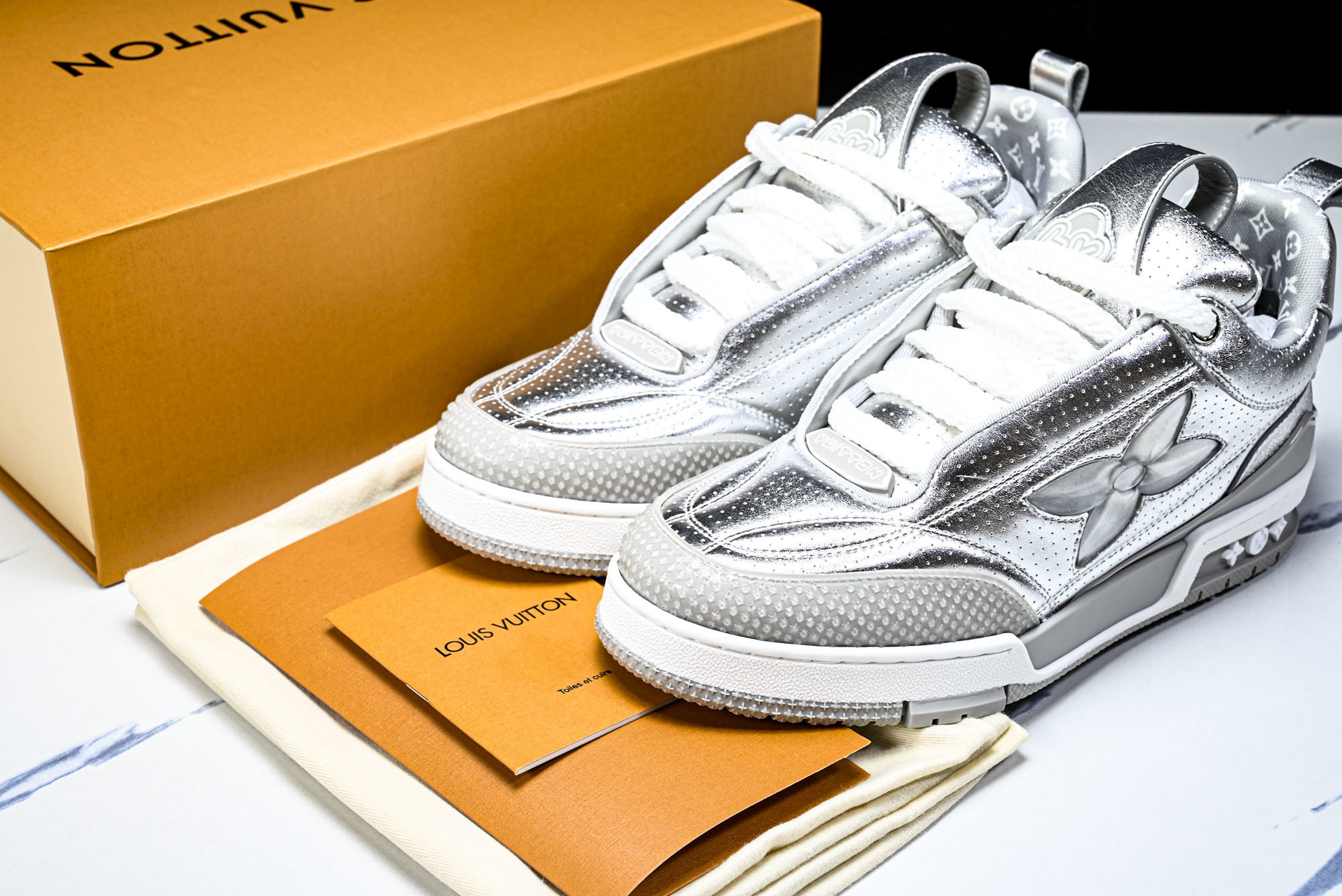 [V8] 루이비통 스케이트 트레이너 스니커즈 실버