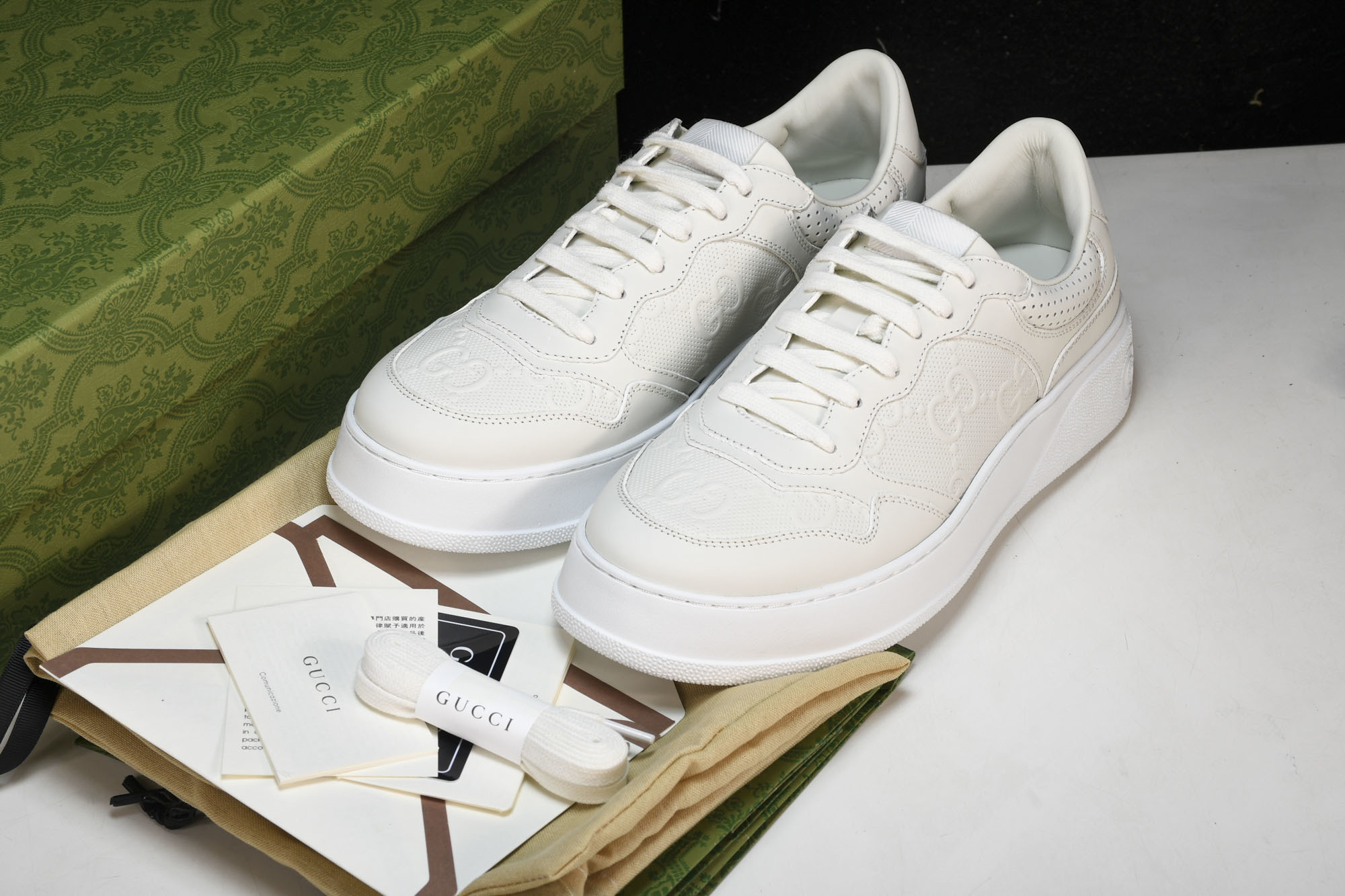 구찌 GG 가죽 스니커즈 아이보리