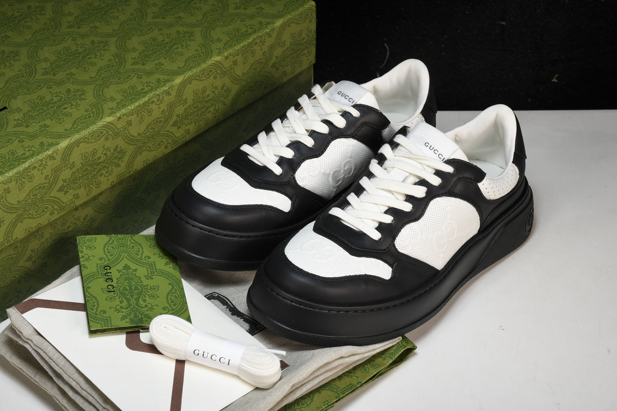 구찌 GG 스니커즈 블랙&화이트