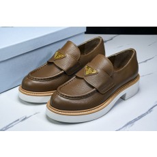 [B9] 프라다 브러시드 가죽 로퍼 브라운