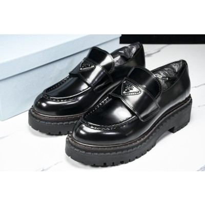 [B9] 프라다 브러시드 가죽 로퍼 블랙