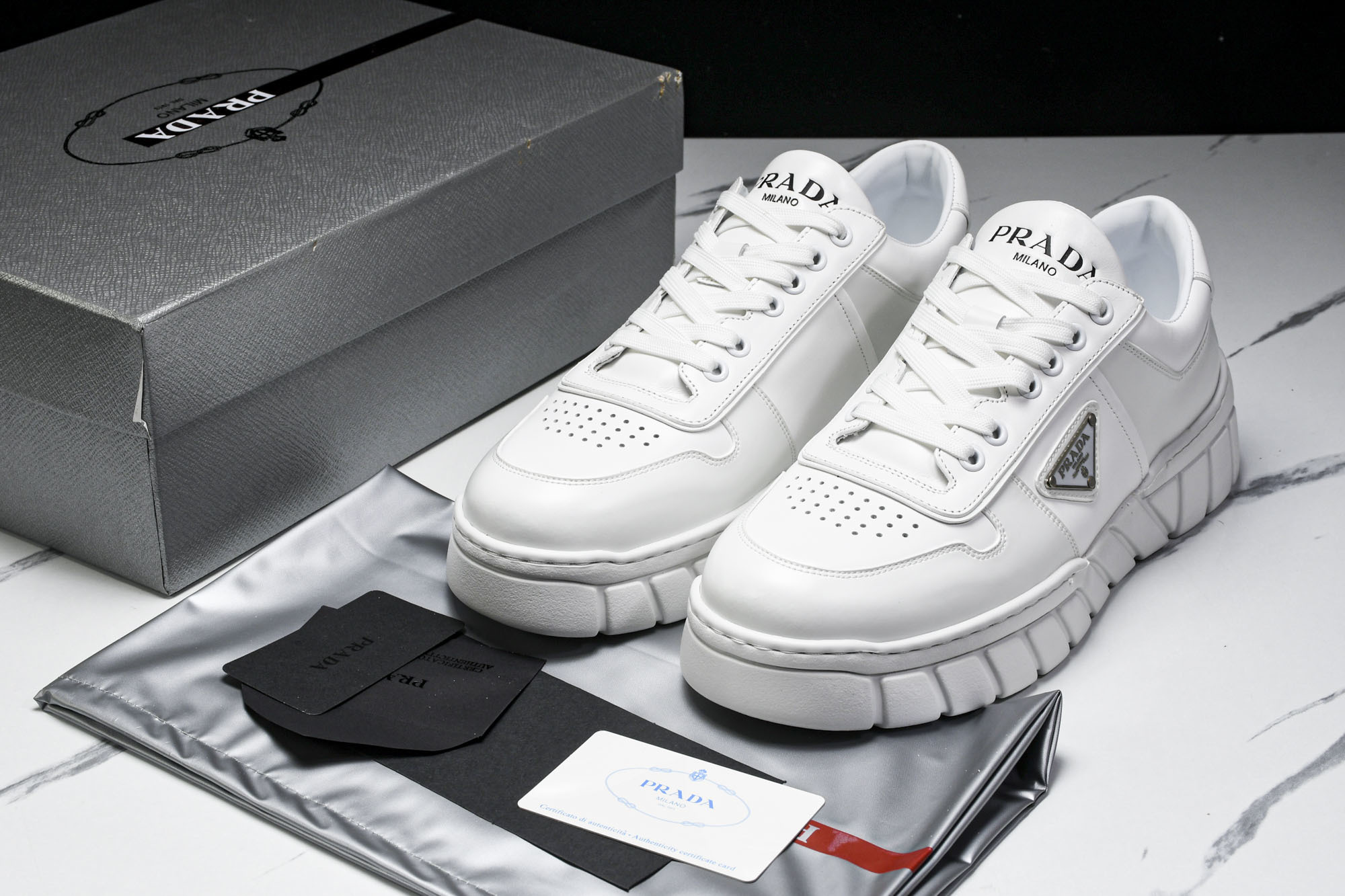 [D9] 프라다 패딩 나파 스니커즈 화이트