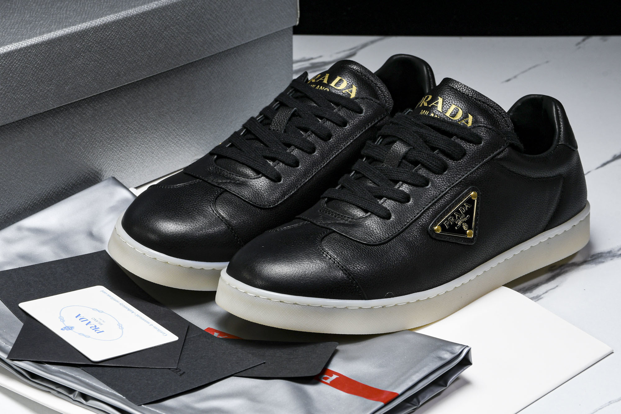 [D9] 프라다 레레더 스니커즈 블랙