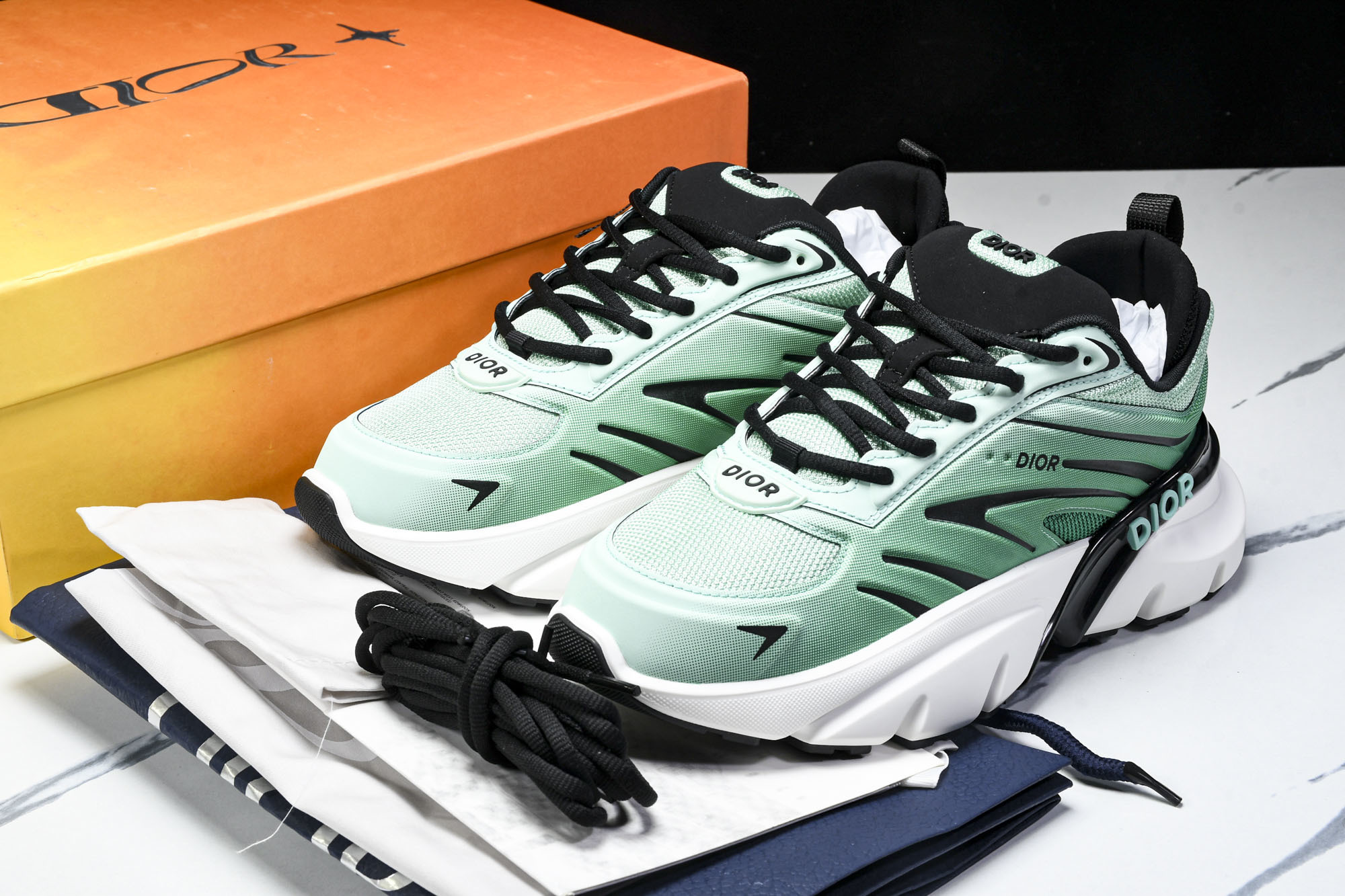 [BQ] 디올 B44 루이스 해밀턴 블레이드 스니커즈 그라디언트 그린