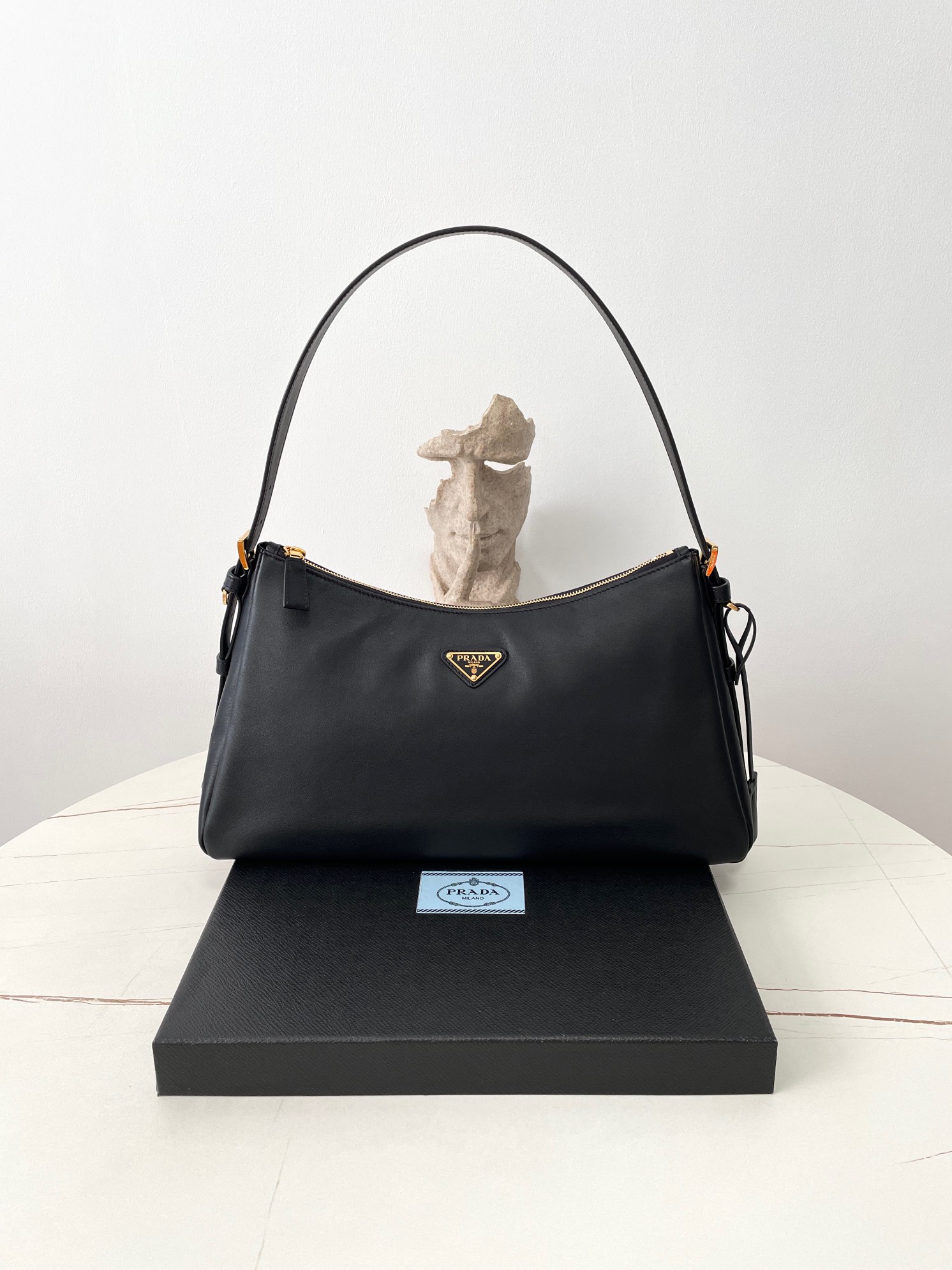 [블랙프레임] 프라다 에이미 가죽 숄더백 블랙 라지 1BC228 39*23*12