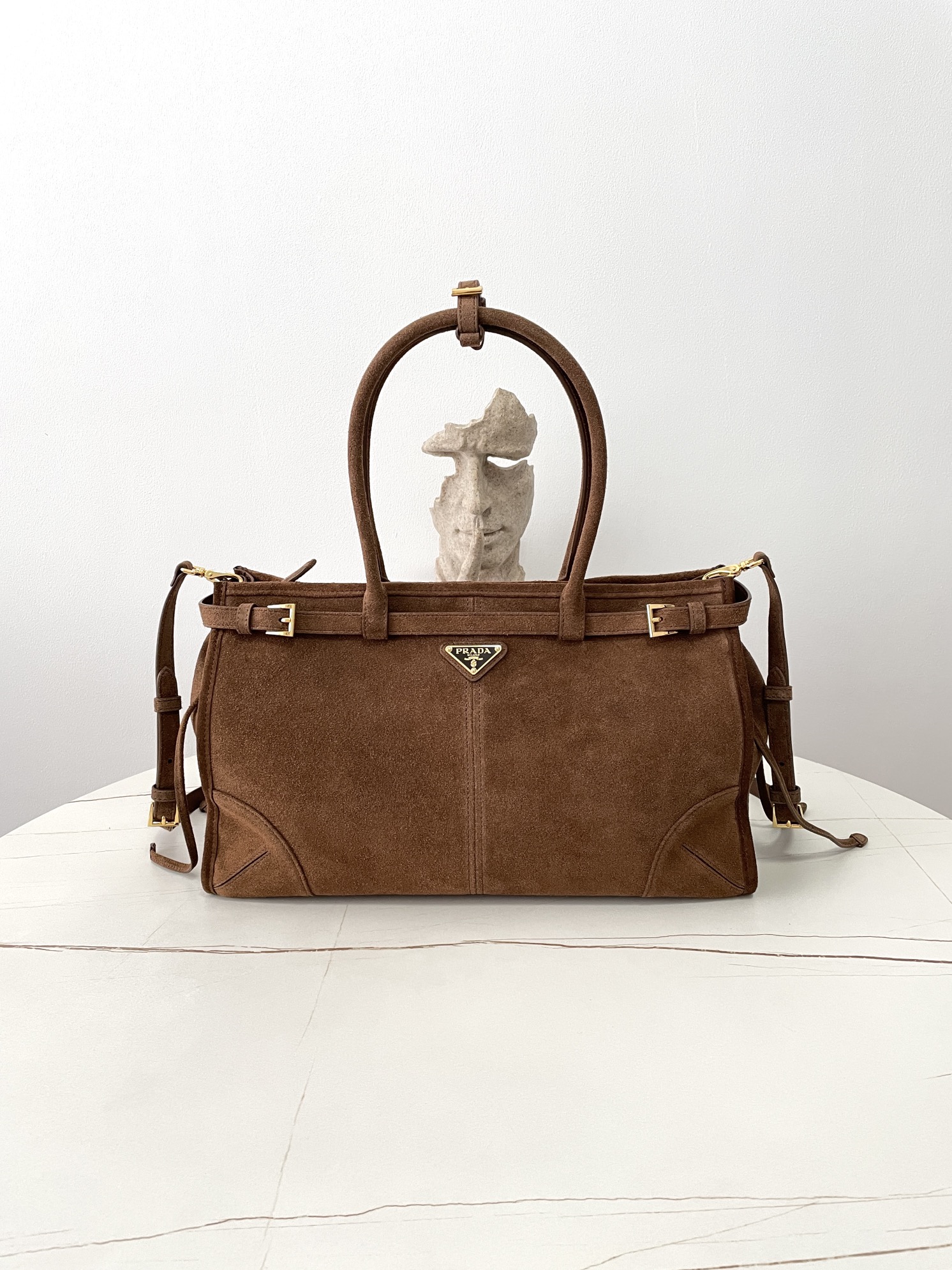 [블랙프레임] 프라다 보니 스웨이드 토트백 라지 브라운 1BA433 38*24*12