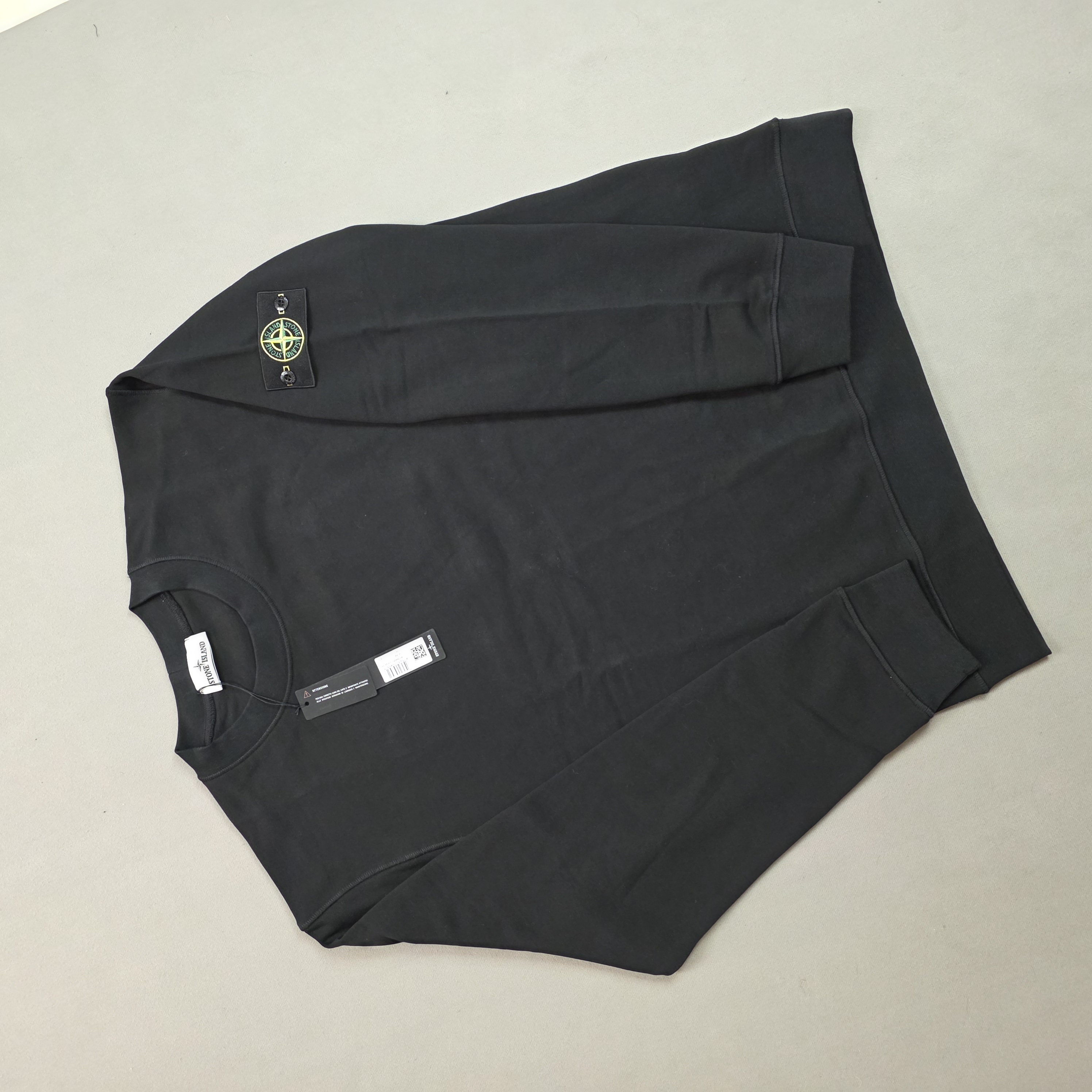 스톤아일랜드 와펜 라운드 맨투맨 블랙